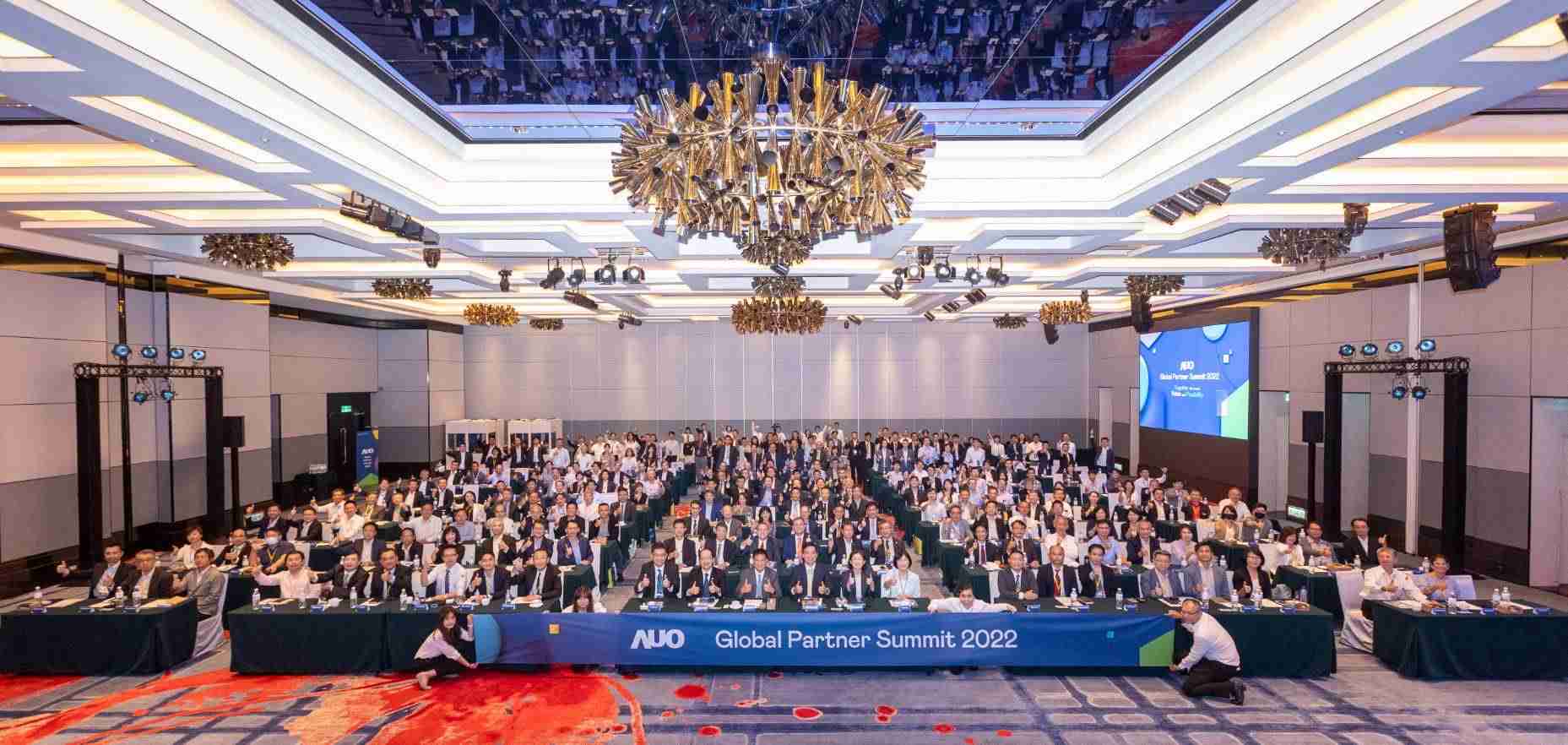 友達推動「安心、、創新、、、用心、、、、同心、、、、盡心」五星職旅，，，為菲籍員工打造全方位照護，，，首度贏得「人權實踐與發展領袖獎」殊榮