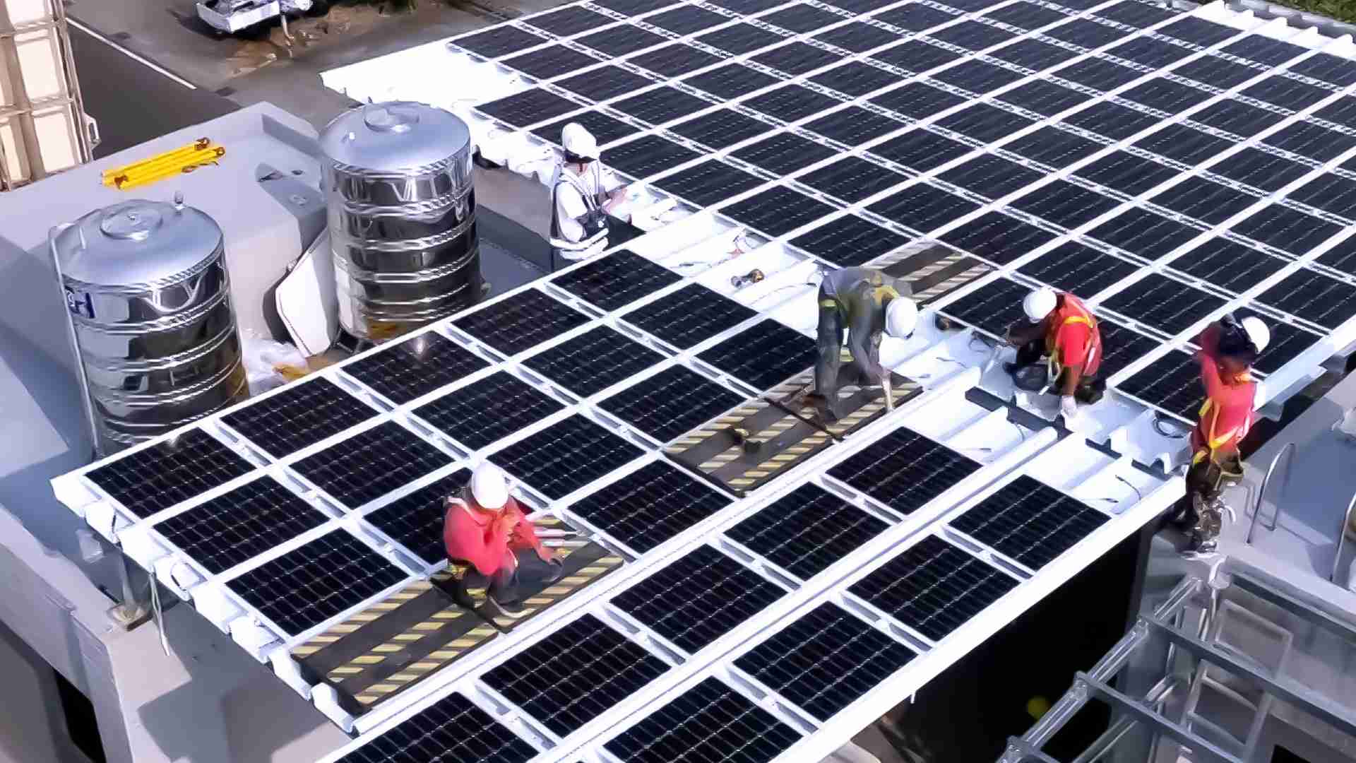 william威廉中文官网着力于替代能源之技术研发，，，，如光电浪板的相关制程、、、设备与产品，，，其中所开发之光电整合型浪板，，减少传统金属支架安装，，，，更提升耐候度，，，可广泛运用于多元场域，，，，并辅助建筑达到净零碳排目标