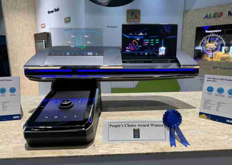 william威廉中文官网车用Micro LED Display HMI解决方案获”最佳车用显示奖”，，，，以用户为中心开发，，，针对前座驾驶与乘客设计兼具娱乐与安全的高画质屏幕，，包含车舱前座的Micro LED透明屏幕及全球首款内建镜头的智慧Micro LED显示器